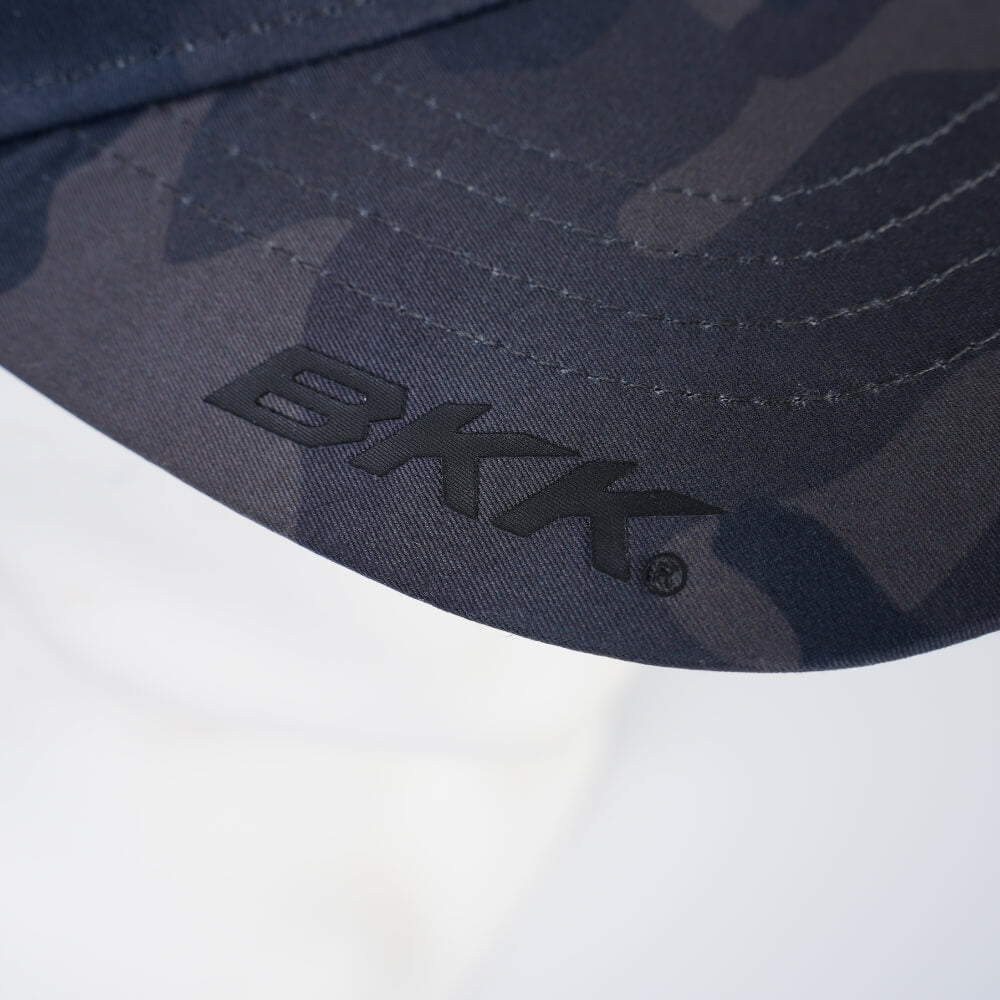 BKK Performance Cap Camo Logo auf dem Schirm